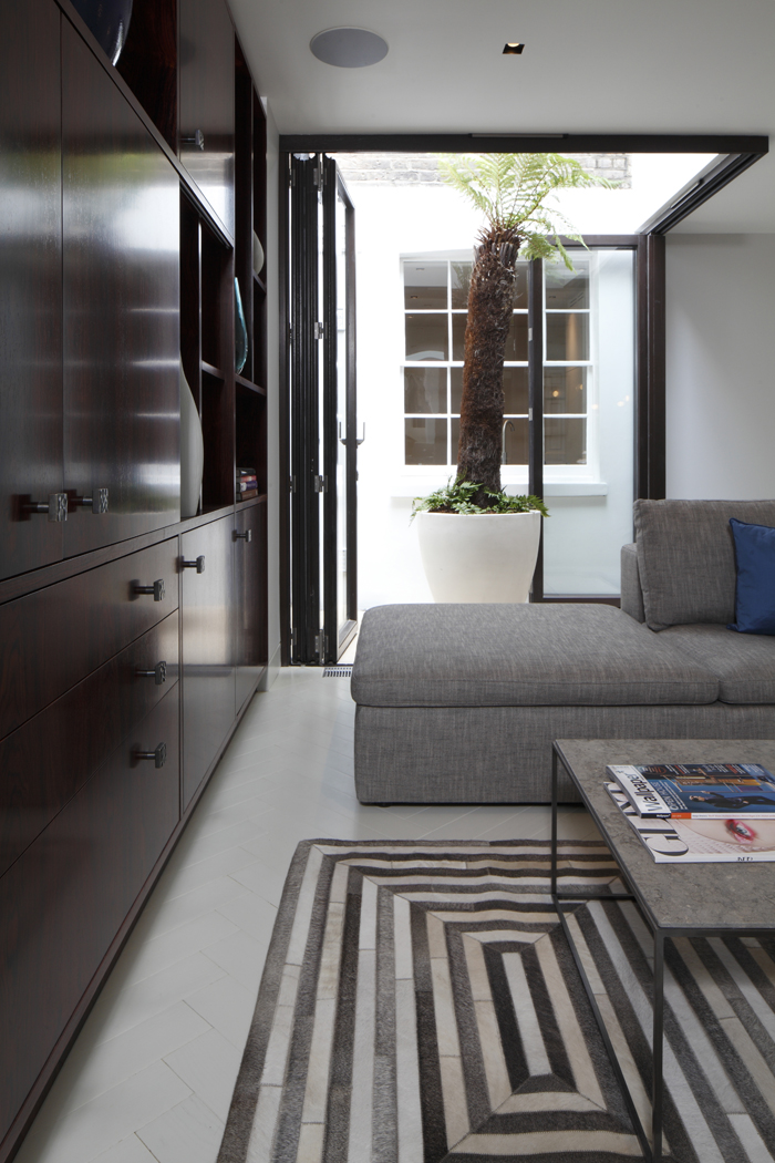 Lower ground family room with bifolding doors to central lightwell. Herringbone floor 